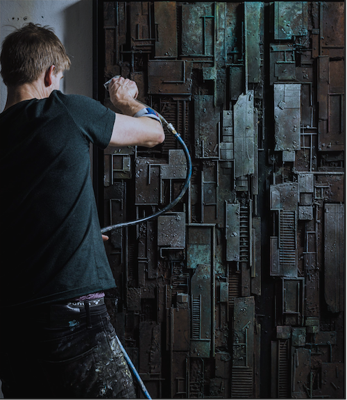 Hendrik CZAKAINSKI dans son atelier berlinois, 2021 © Lukas K Stiller